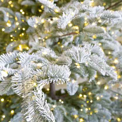 Albero di Natale Rigel innevato con LED accesi – foto 6