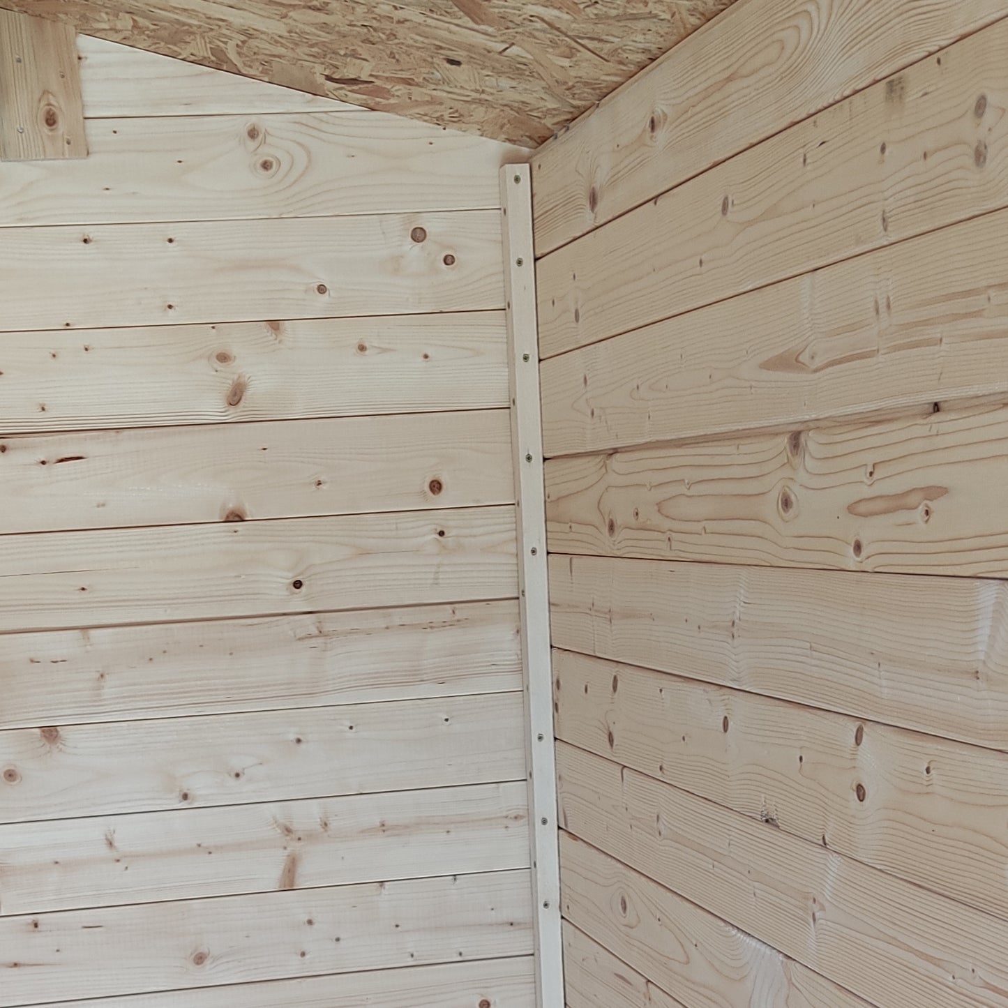 Casetta in legno Vibo 198x198 cm – Kit Montaggio Incluso