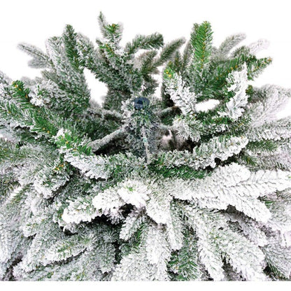 Albero di Natale Ortisei innevato con neve sulle punte dei rami – foto 4
