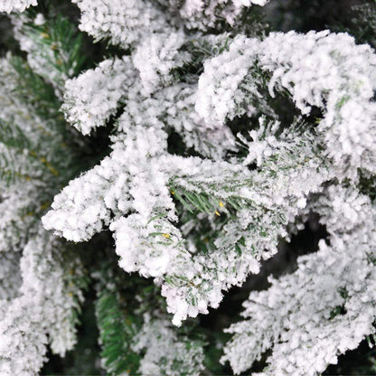 Albero di Natale Ortisei innevato con neve sulle punte dei rami – foto 5