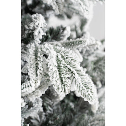 Albero di Natale artificiale White Montgomery di Xone, innevato, dalla forma piramidale con floccatura bianca fitta – foto 6