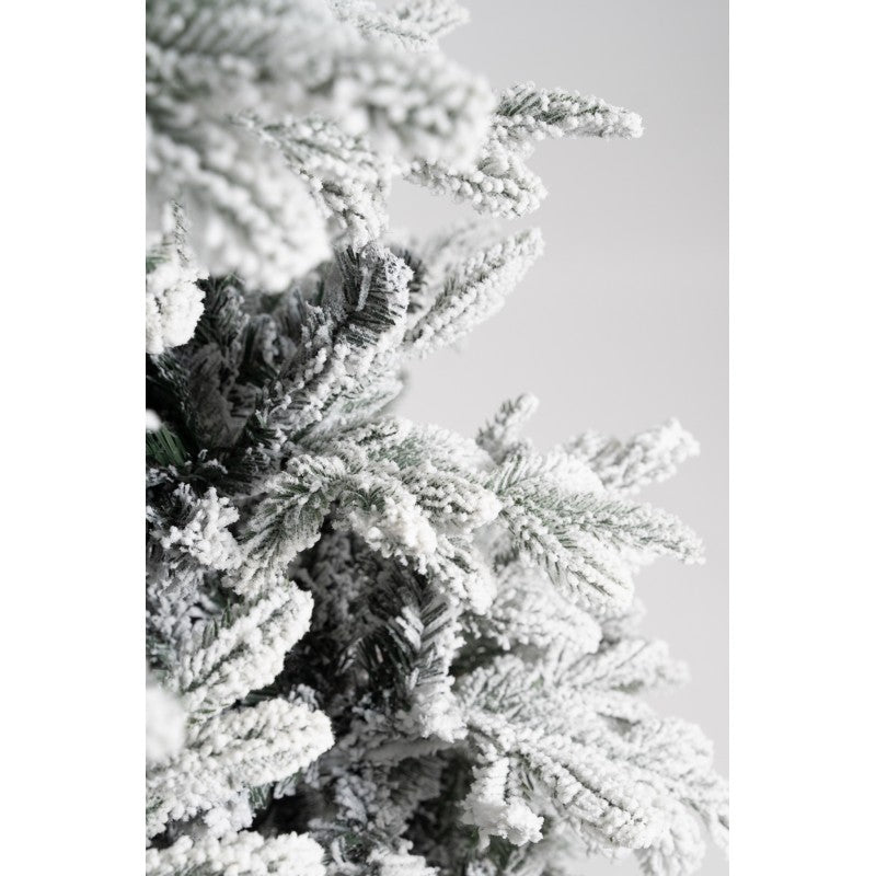 Albero di Natale artificiale White Montgomery di Xone, innevato, dalla forma piramidale con floccatura bianca fitta – foto 7