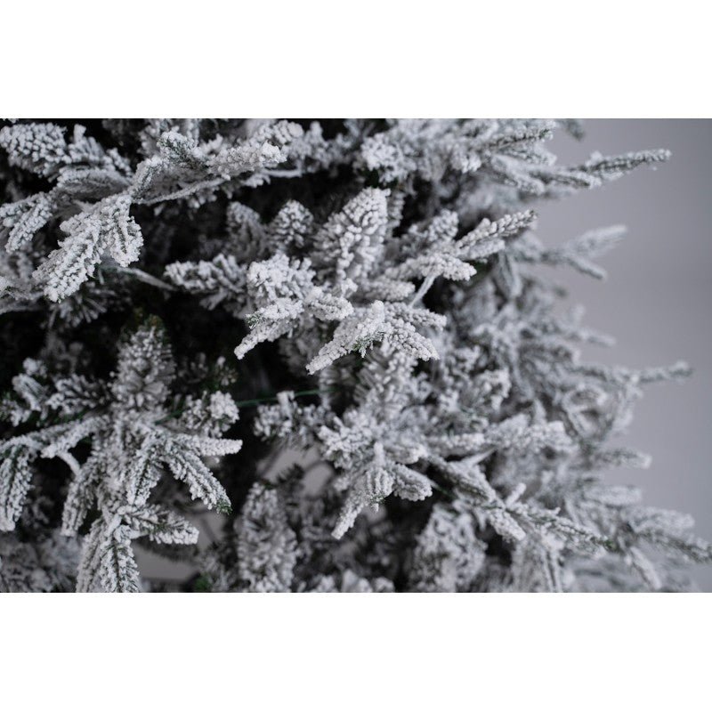 Albero di Natale Sappada innevato con base a forma di tronco di legno – foto 8