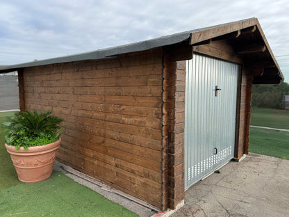 Garage in legno Menta impregnato color noce 